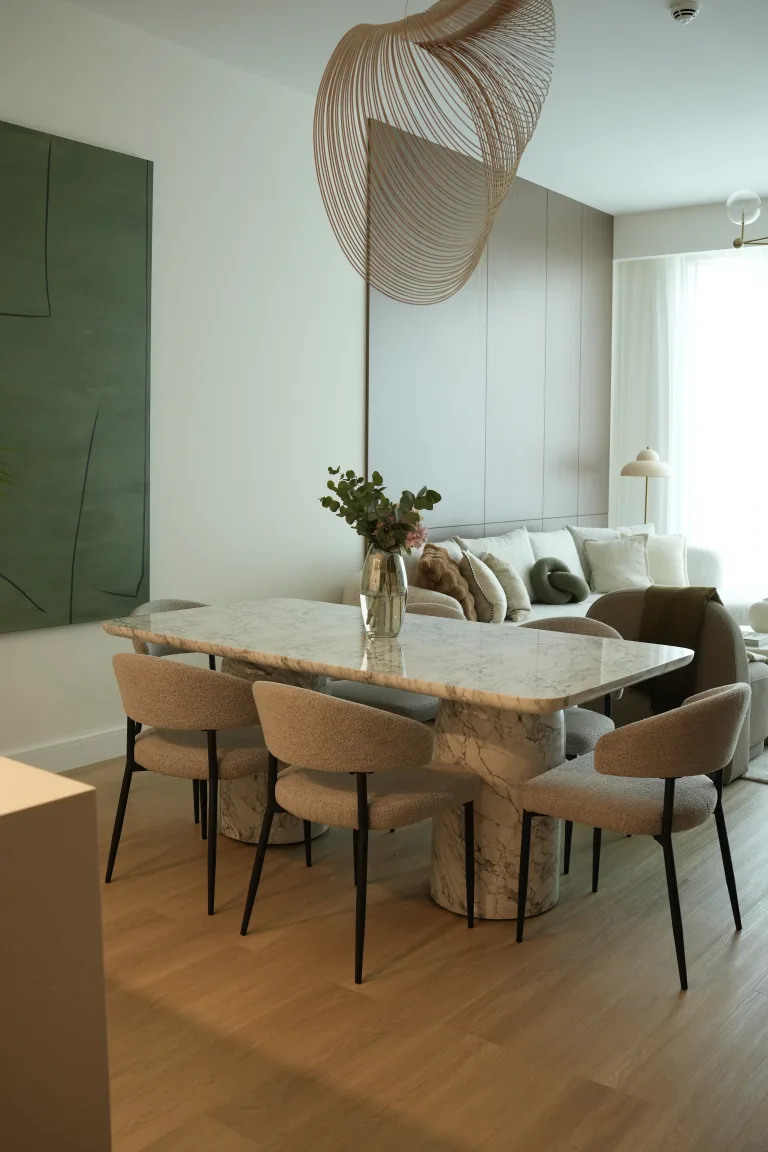 Canal Front 902 — Dining room