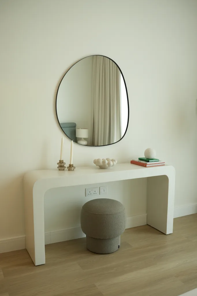 Canal Front 902 — Dressing table