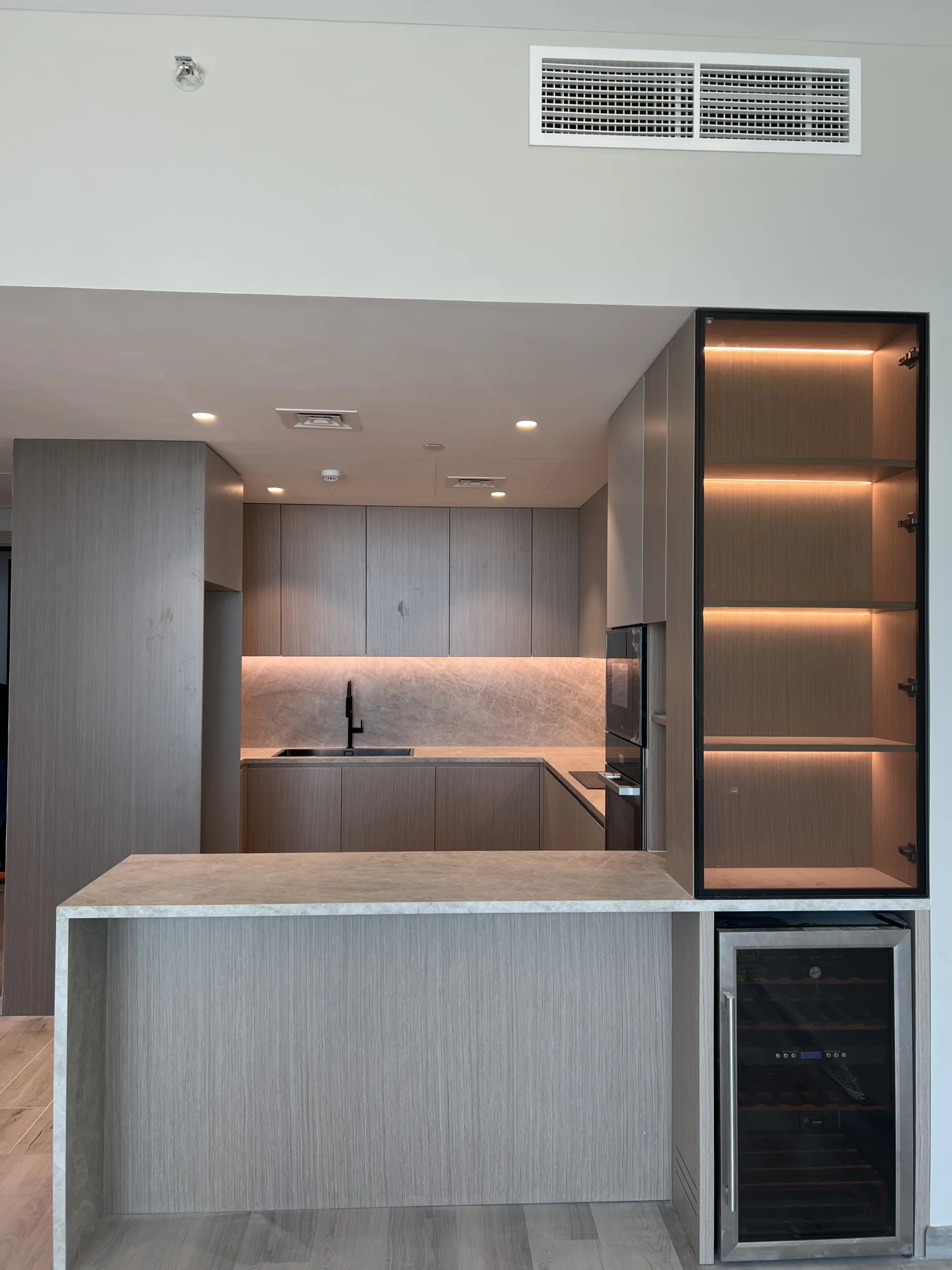 Hiliana Tower — Hero kitchen