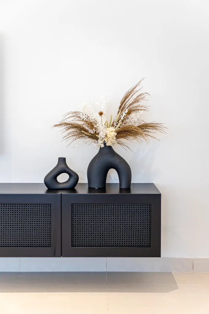 Palm Villa 2 — Console detail